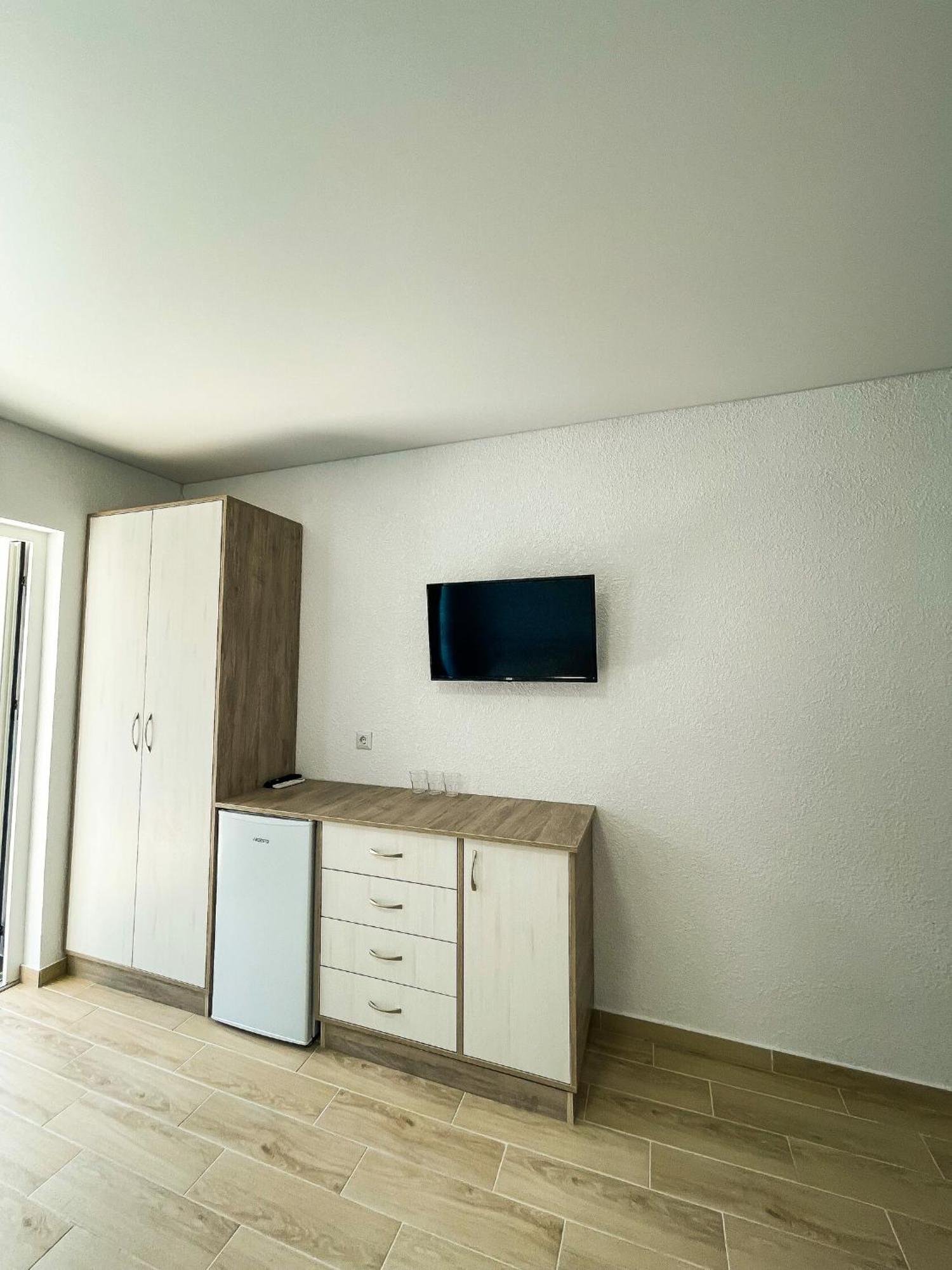 Міні-Готель Turin З Басейном На Кароліно-Бугазі Exterior photo
