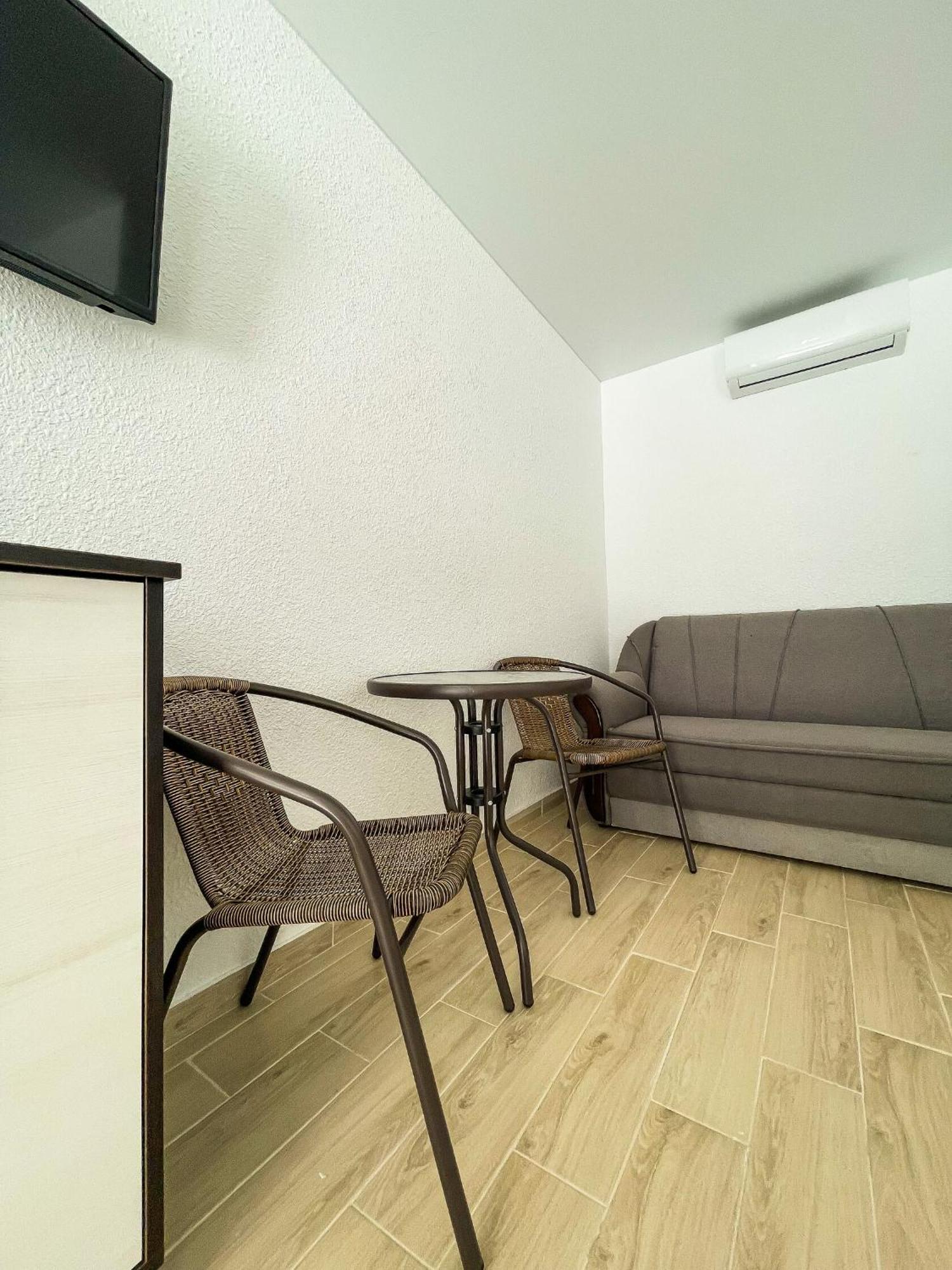 Міні-Готель Turin З Басейном На Кароліно-Бугазі Exterior photo